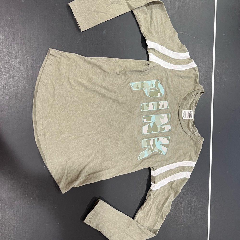 Victoria Secret Pink Long Sleeve Camo Print Size XS